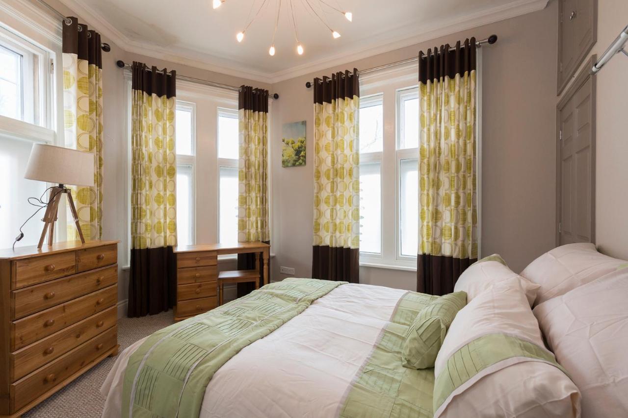 Ambrose Apartments เชลเทนแฮม ภายนอก รูปภาพ